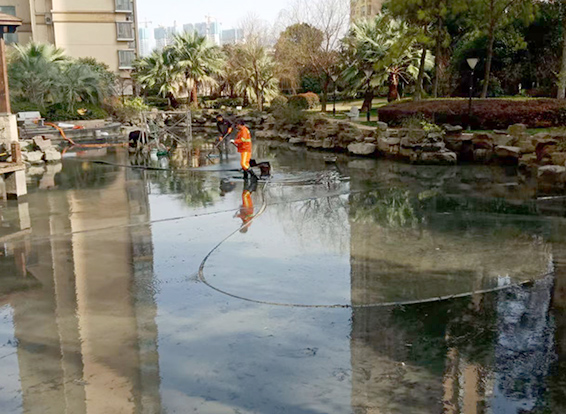 李沧景观池淤泥清理